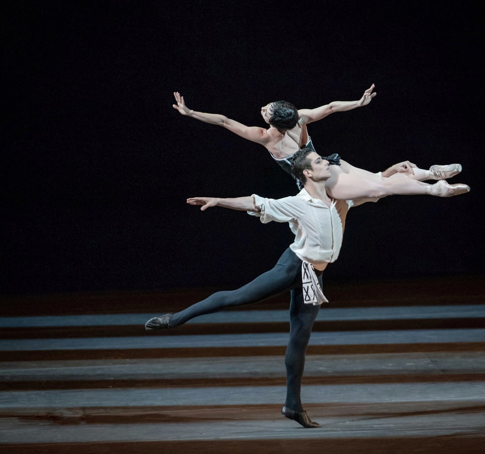 Ballerinas
 #94466222