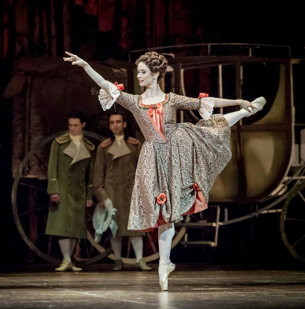 Ballerinas
 #94466314