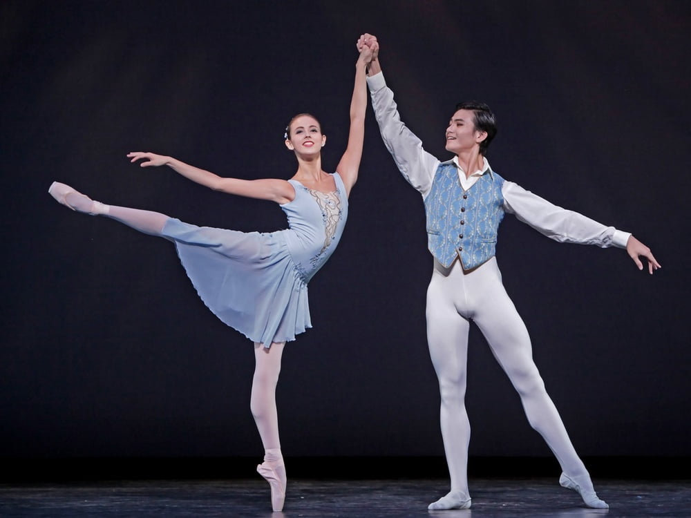 Ballerinas
 #94466321