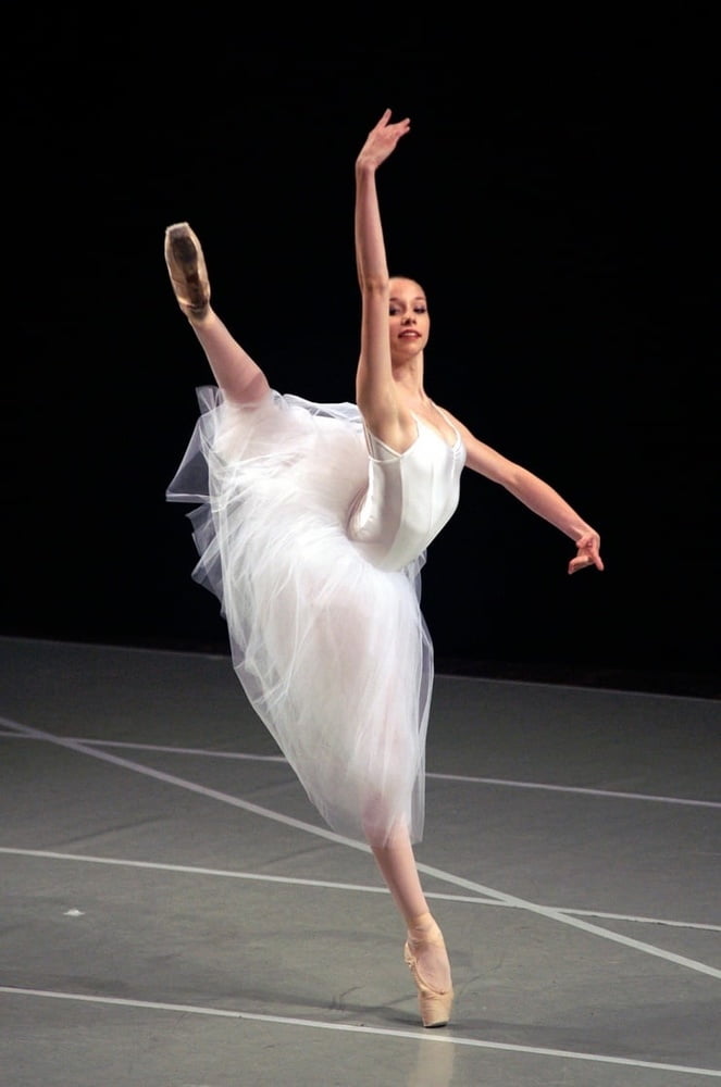 Ballerinas
 #94466358