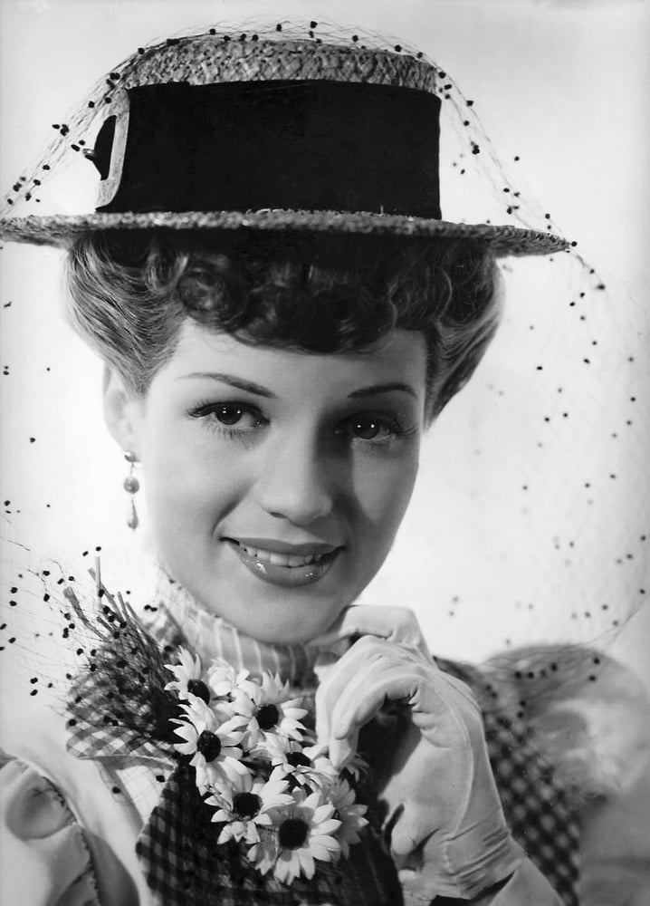 Rita Hayworth (Die Erdbeerblondine, 1941)
 #88732975