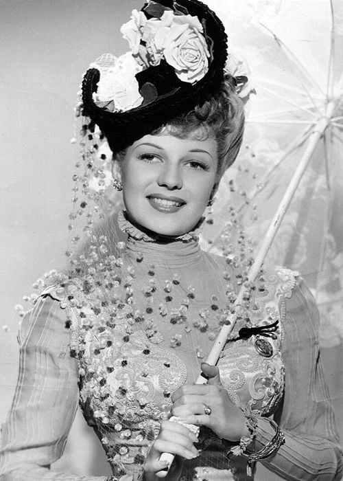 Rita Hayworth (Die Erdbeerblondine, 1941)
 #88732987