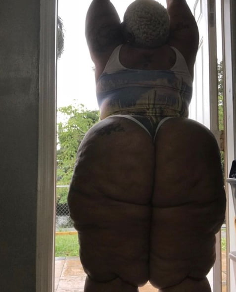 Dee Ebony booty 102
 #102539674
