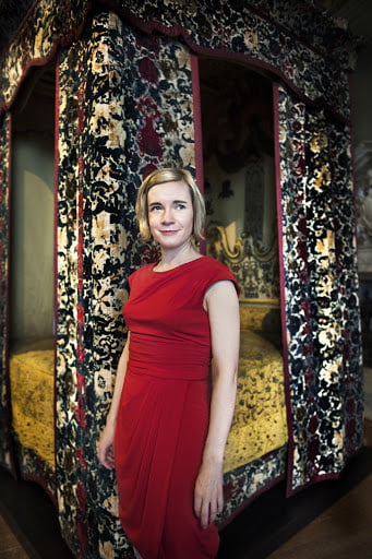 Lucy worsley
 #99990473