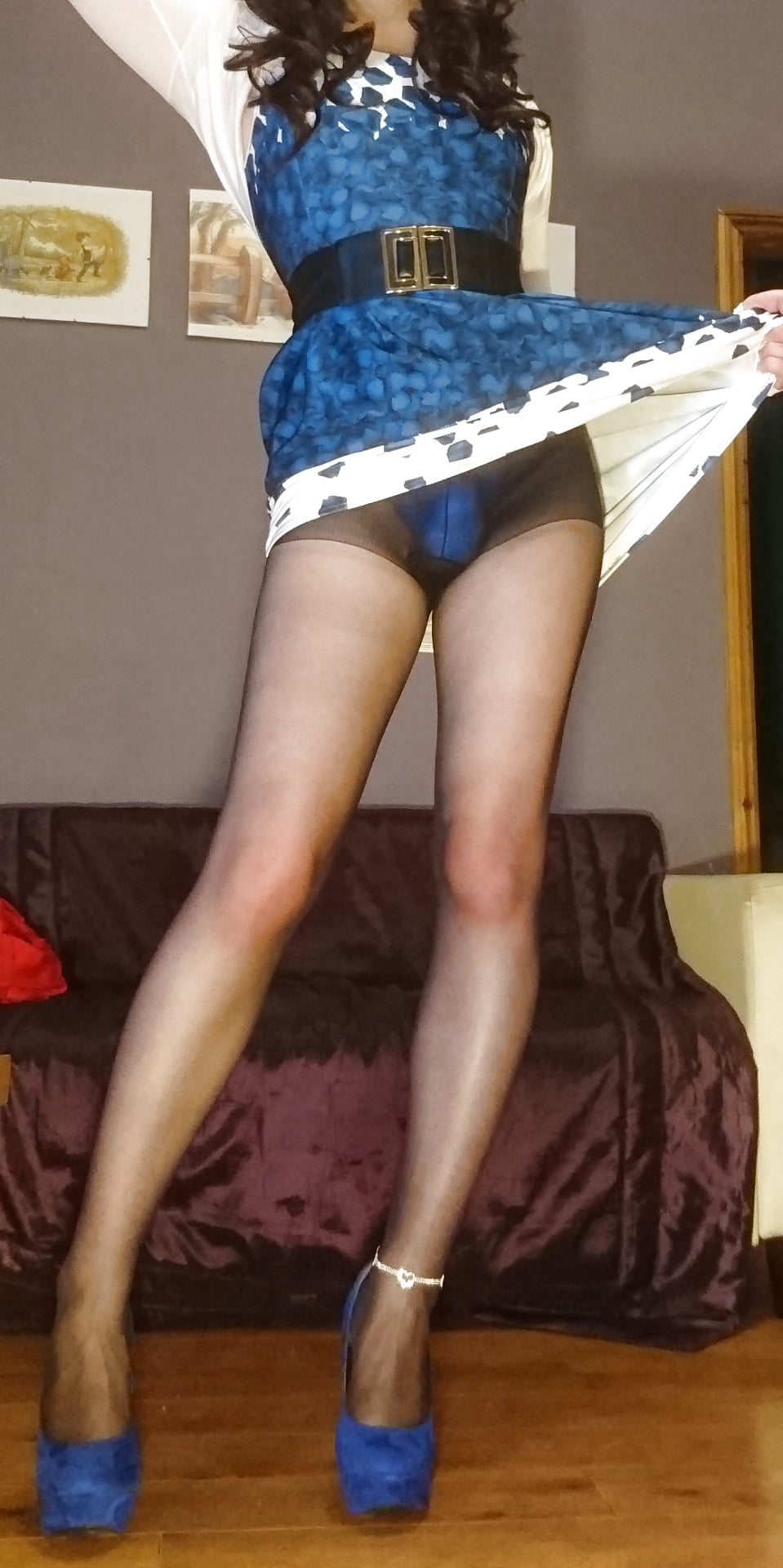 Marie crossdresser vestito blu e collant trasparente
 #106699257