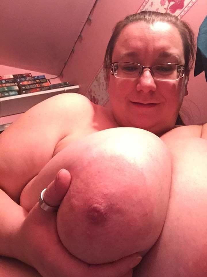 Enormes tetas caídas
 #105943273