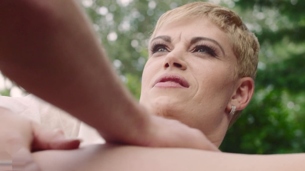 Nena madura caliente.
 #103105606