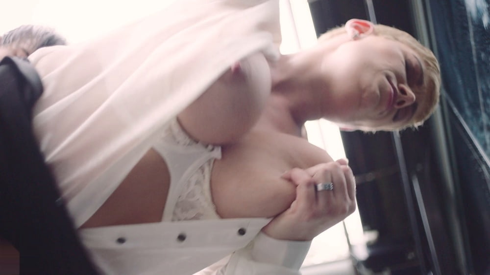 Nena madura caliente.
 #103105663