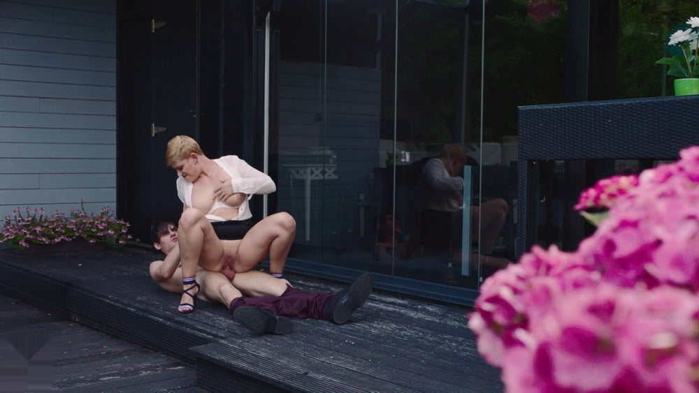 Nena madura caliente.
 #103105861