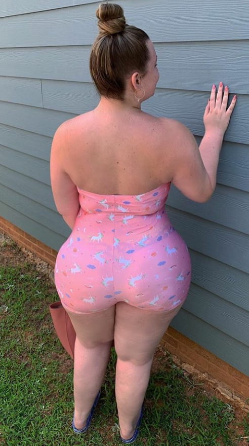 Pawg
 #83082061