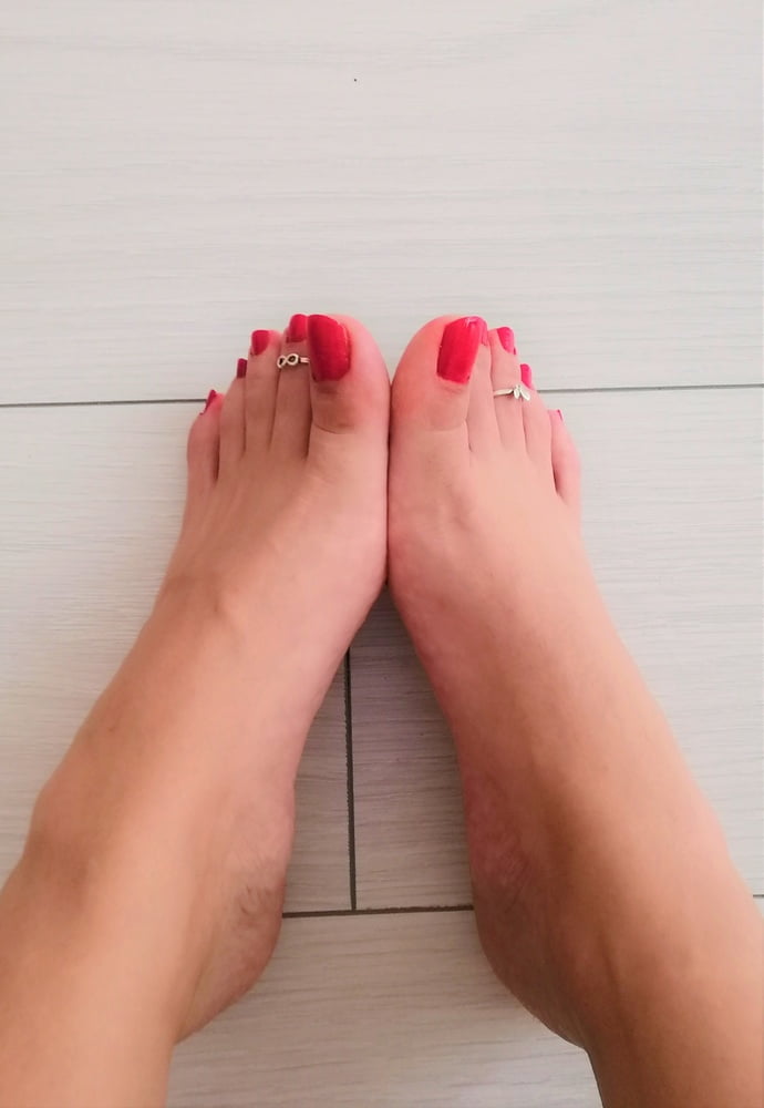 Red toes #107304011