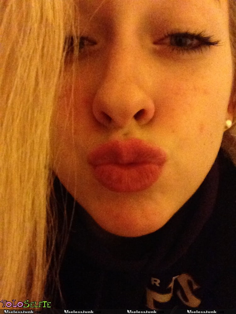 露出した妻たち 10
 #93890020