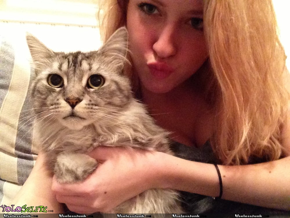 露出した妻たち 10
 #93890095