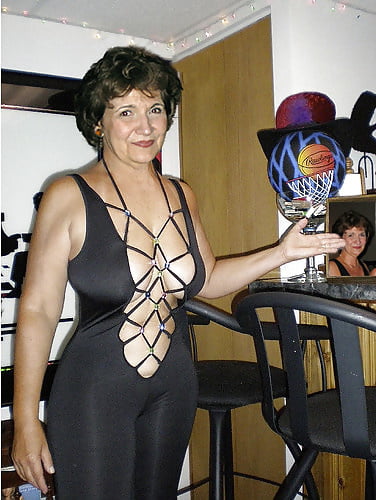 Mujeres mayores
 #102632993