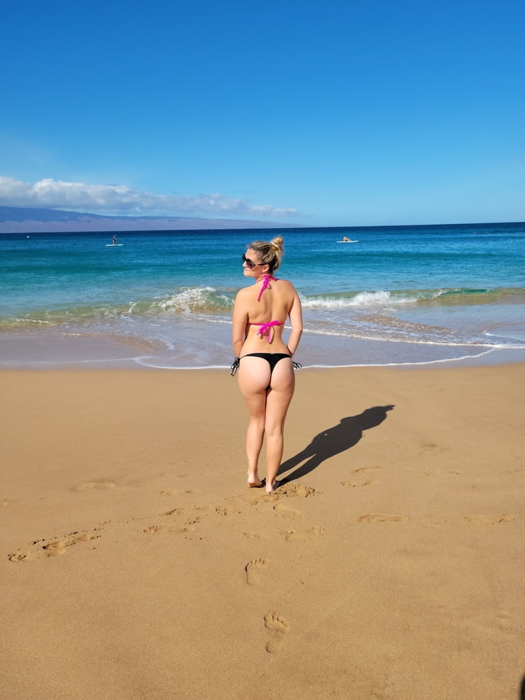 ScarlettRaven flashing in Maui #107095238