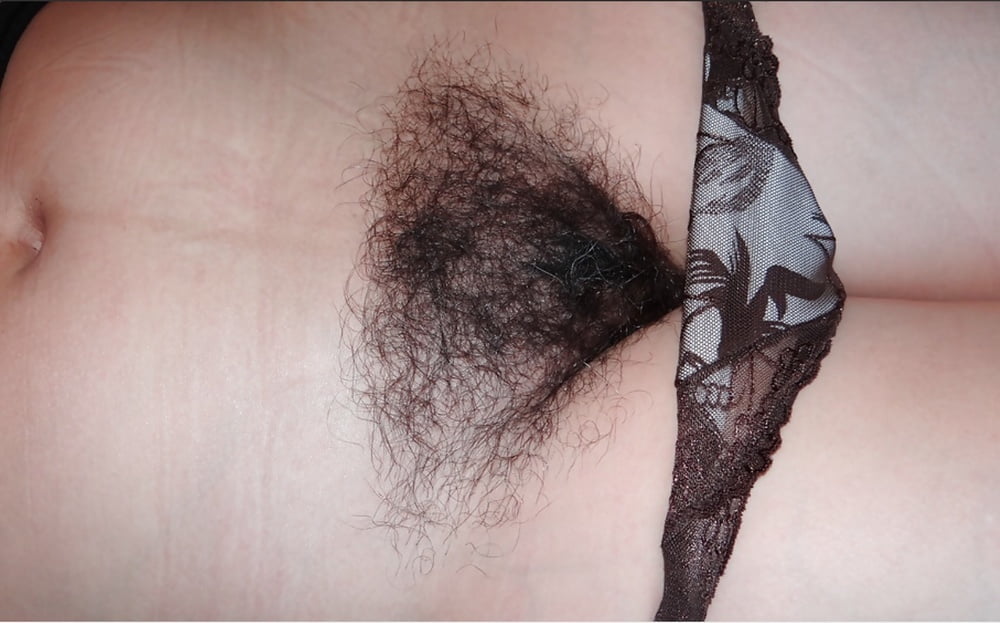 Belles salopes avec une chatte bien poilue #104940814