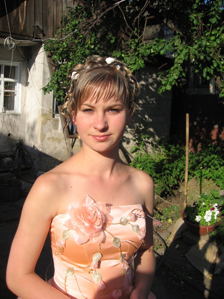 AP00178 Ukrainian graduate student private life #104896038