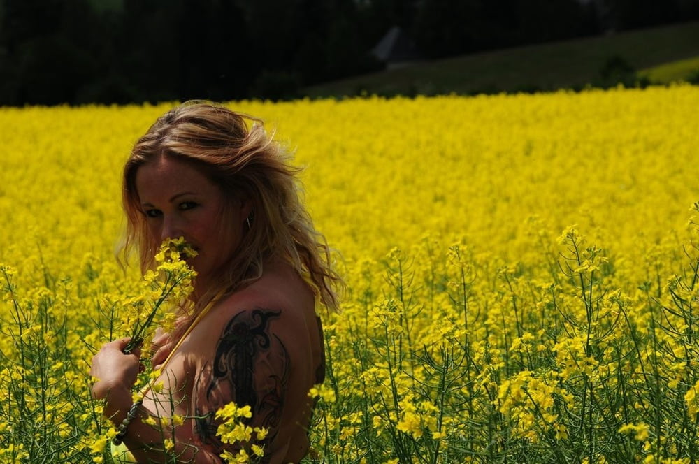 Tetas ..... ella es el distanciamiento social 1.0
 #96086712