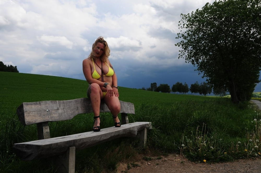 Tetas ..... ella es el distanciamiento social 1.0
 #96086795