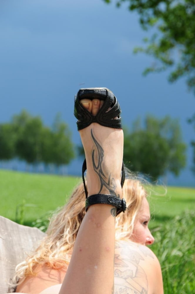 Tetas ..... ella es el distanciamiento social 1.0
 #96086943