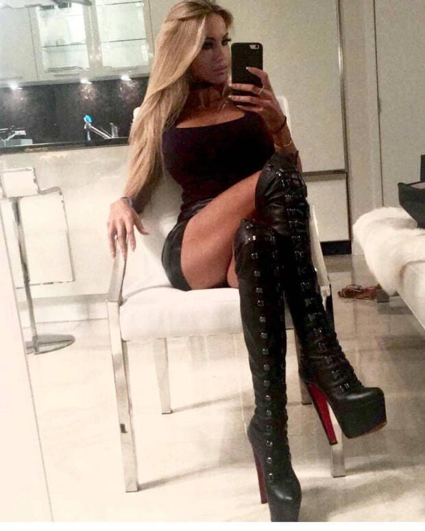 Sexy ladys en overknees 24
 #94212701