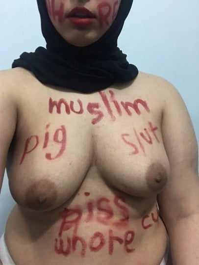 Wertloses ekelhaftes muslimisches Schwein entblößt
 #83970063