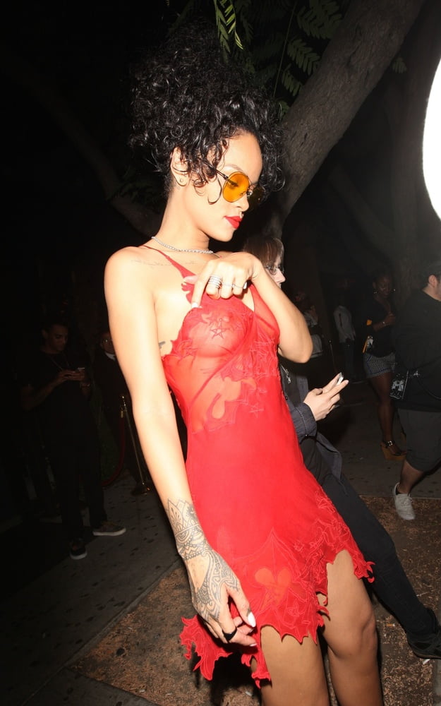 Rihanna #105147009