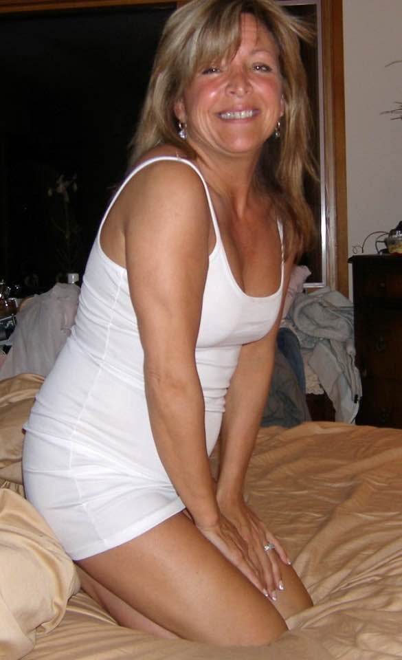 RANDOM MILFS AND MATURES #104556314