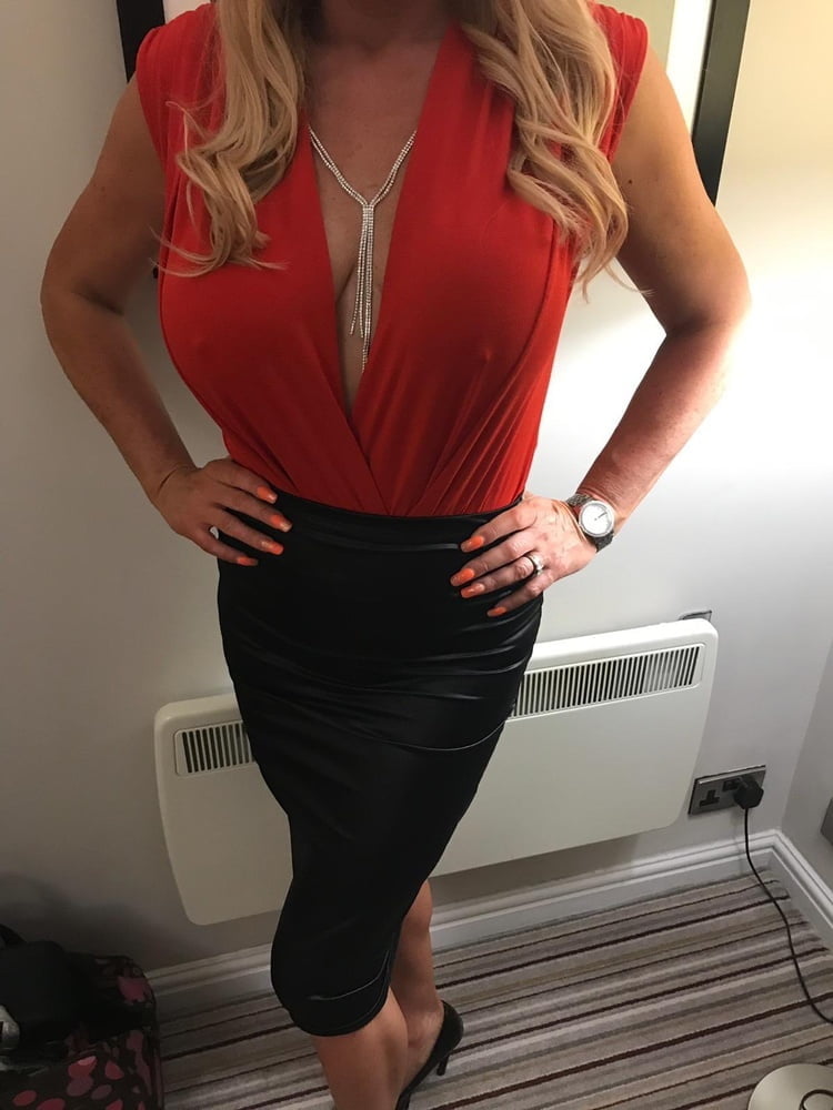 RANDOM MILFS AND MATURES #104556417