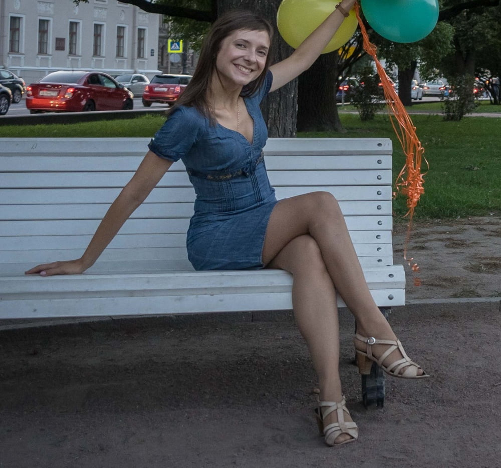 Femme russe bien rangée en collants
 #92024504