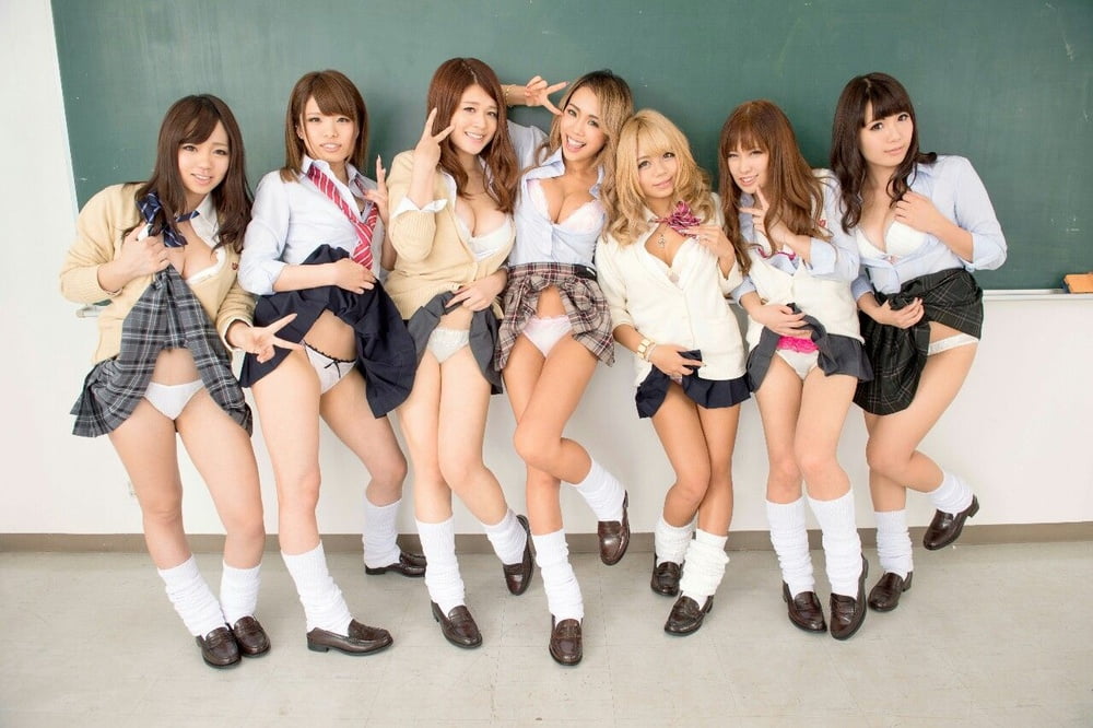 Japanisches Schulmädchen upskirt panty
 #88397134