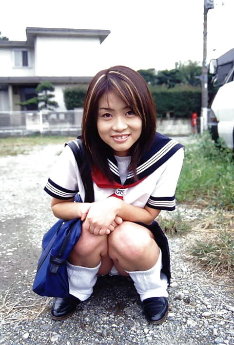 Japanisches Schulmädchen upskirt panty
 #88397150