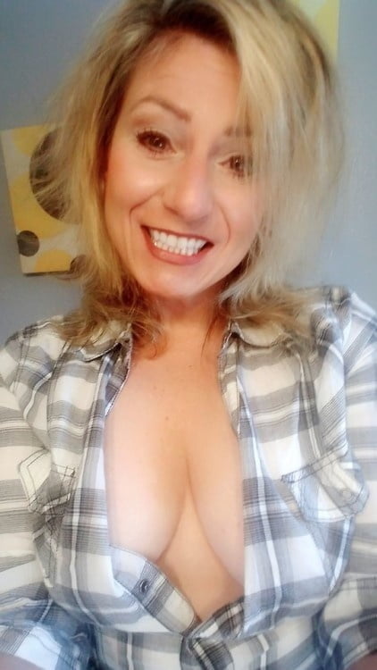 Blonde slutty mom milf ausgesetzt große Titten Schlampe zu entlarven
 #102537950