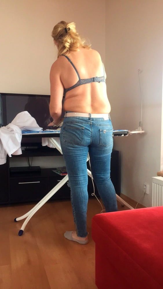 露出した妻たち
 #96382424