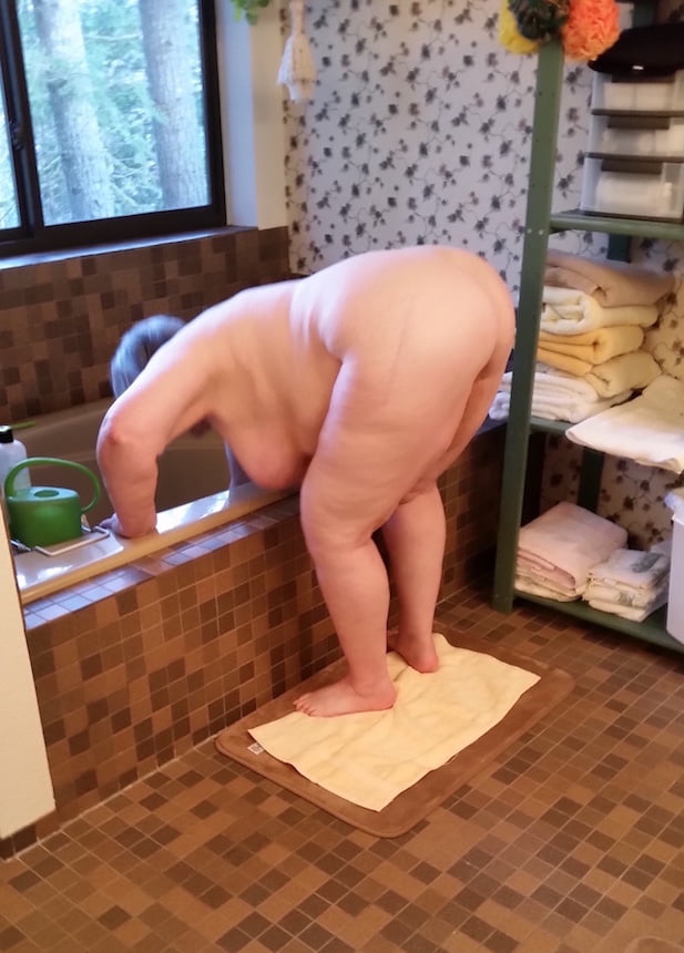 露出した妻たち
 #96382426