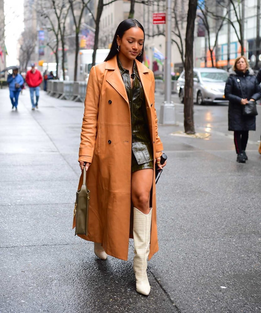 Weibliche Berühmtheit Stiefel & Leder - karrueche tientrese tran
 #97660372