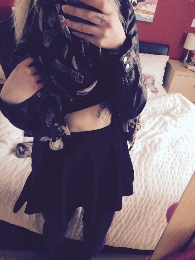 スキニー・タトゥー・ティーン
 #81605555