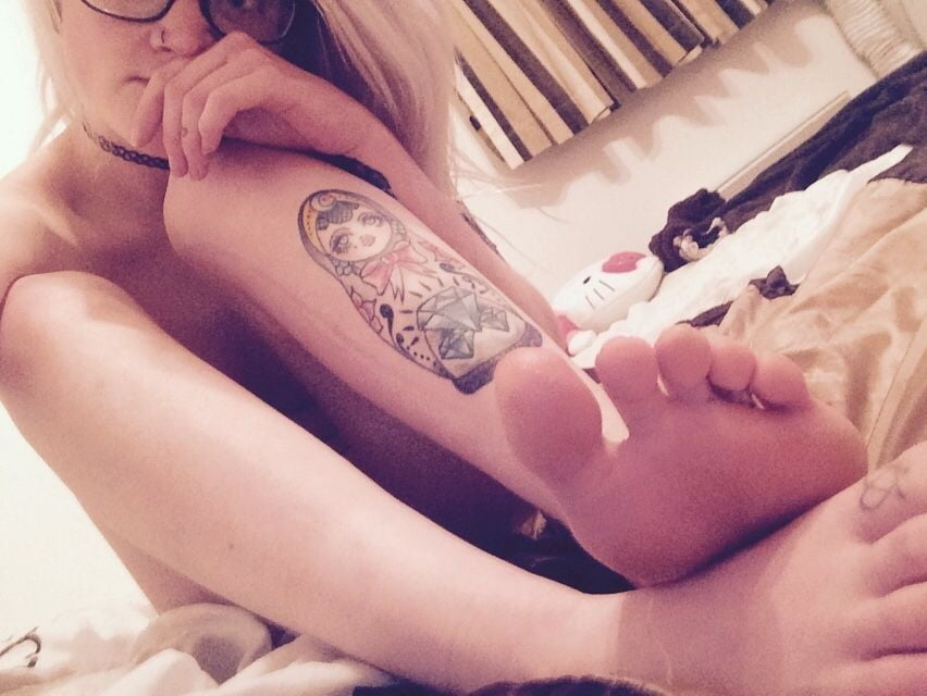 スキニー・タトゥー・ティーン
 #81605702