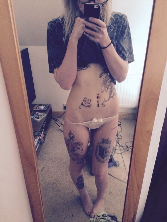 スキニー・タトゥー・ティーン
 #81605729