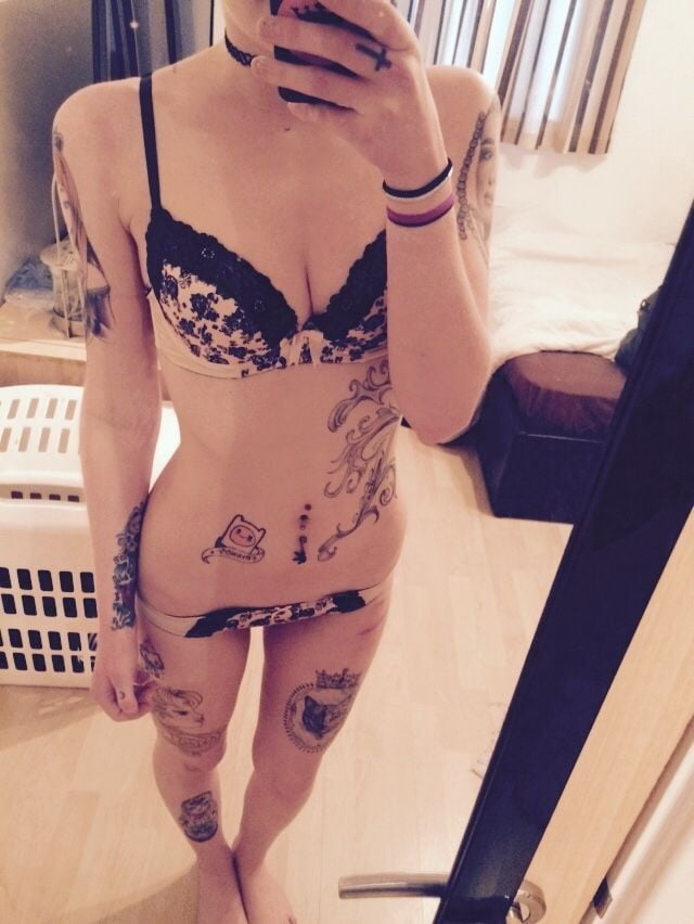 スキニー・タトゥー・ティーン
 #81605741