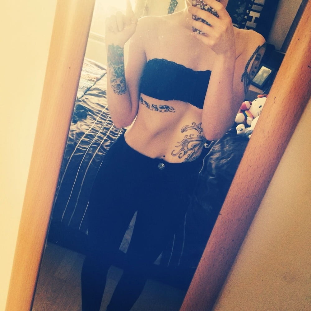 スキニー・タトゥー・ティーン
 #81605850