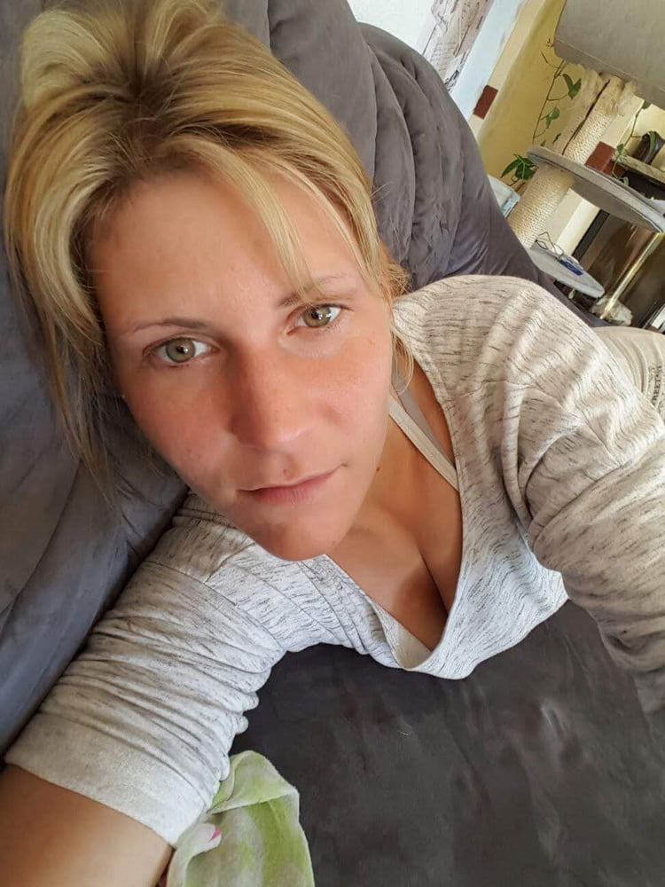 Ihre Mutter wird eine berühmte Webslut Masse Favs ausgesetzt Schlampe
 #87913796