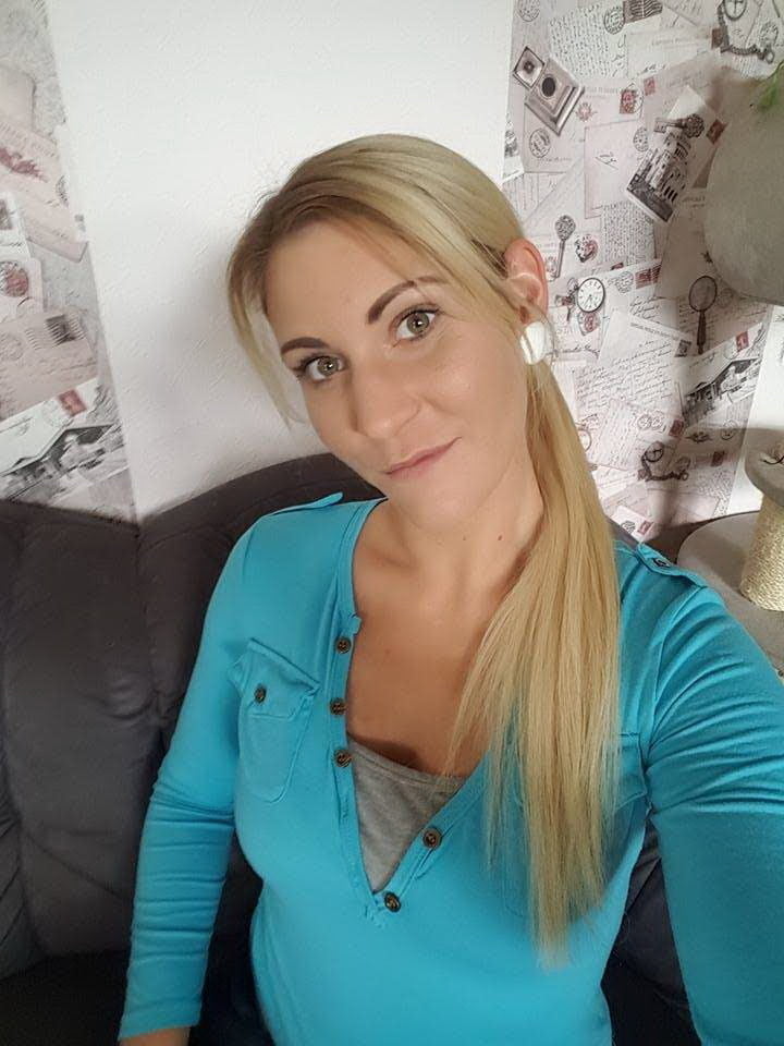 Ihre Mutter wird eine berühmte Webslut Masse Favs ausgesetzt Schlampe
 #87913799