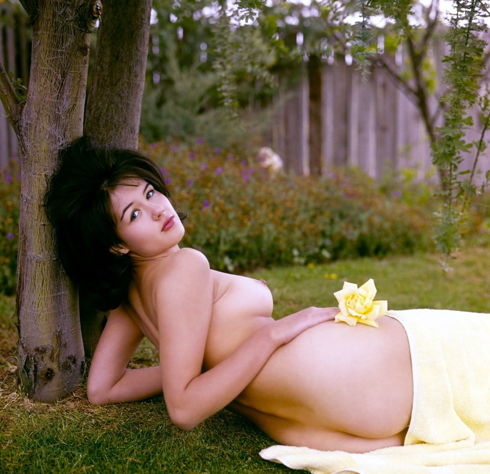 Mujer con plantas - mkx
 #98210048