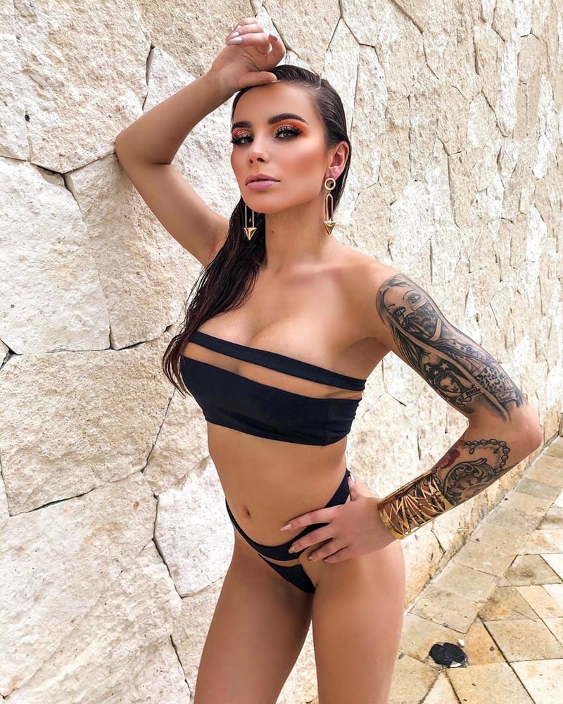 Los tatuajes son calientes
 #105363830