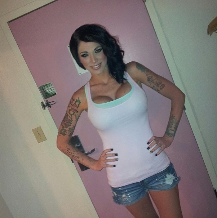 Los tatuajes son calientes
 #105363850