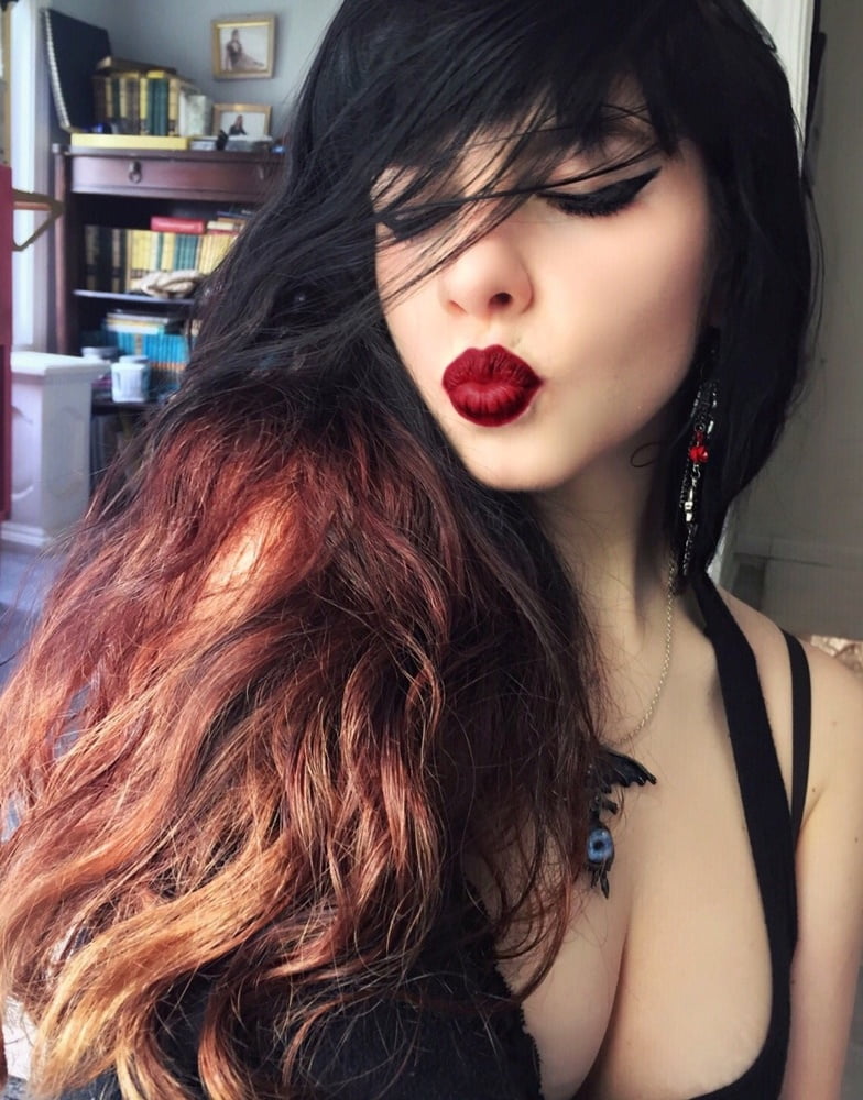 Los tatuajes son calientes
 #105363853