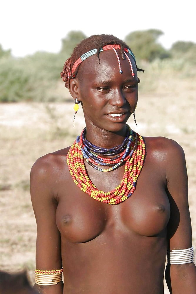 アフリカの女性のヌード
 #102503191