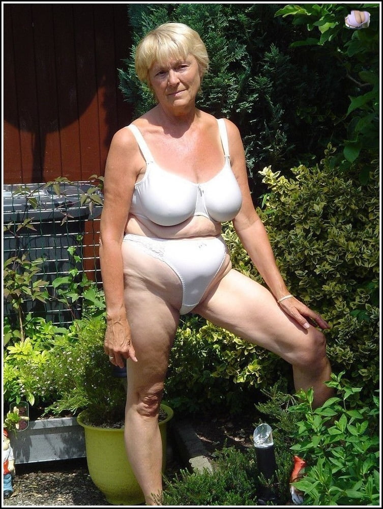 Sexy vollbusige frauen in dessous ii
 #92357638