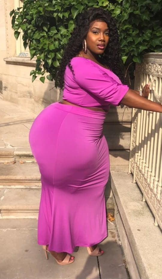 Gordas traga leche #98833647